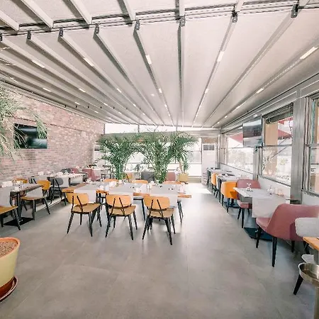 Laren Seaside & 4*